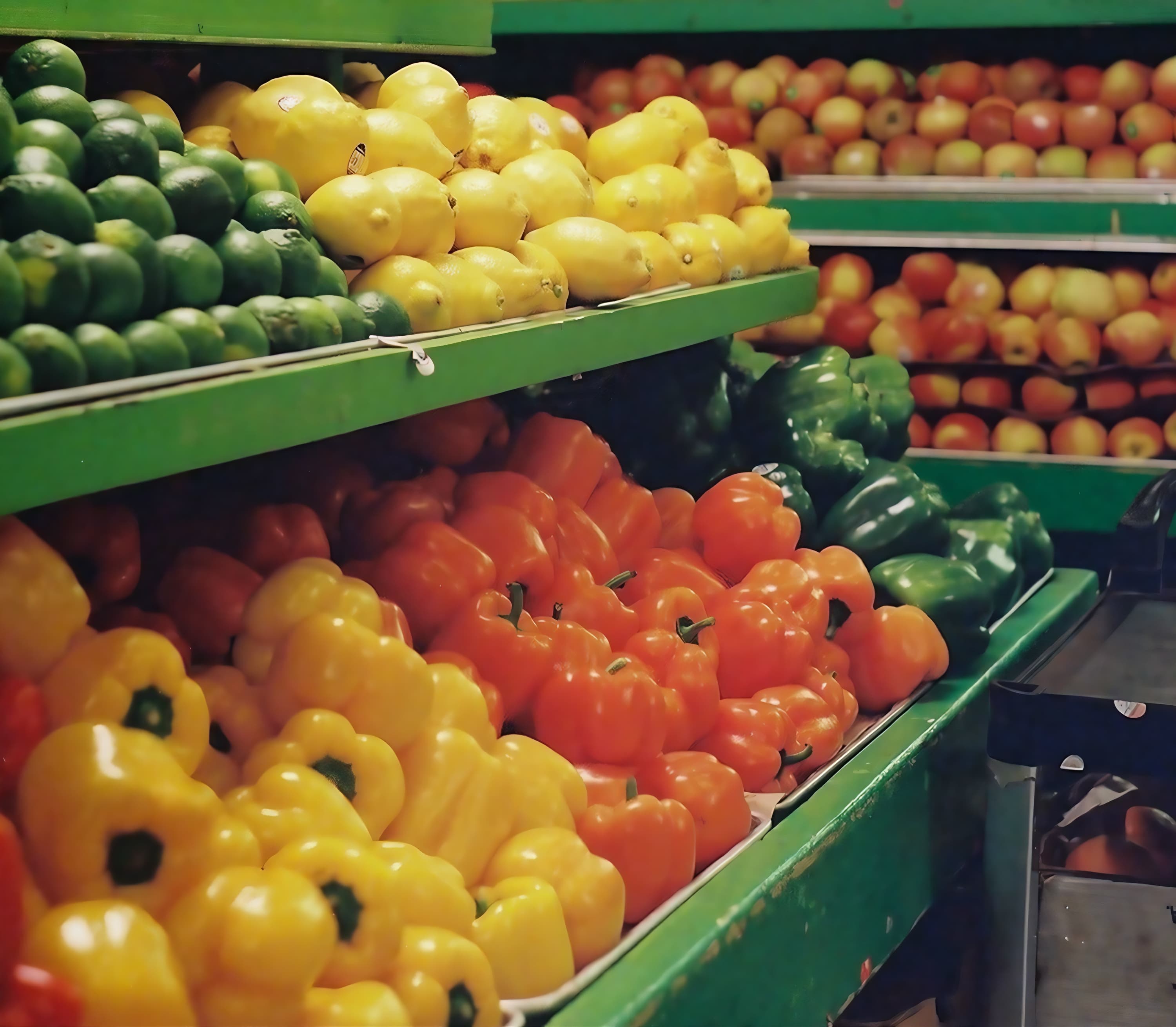 Food Storage Guide: Fruits and Veggies That Should Never Share a Shelf — Ethylene Science, Dangerous Pairings, and Crisper Protocols