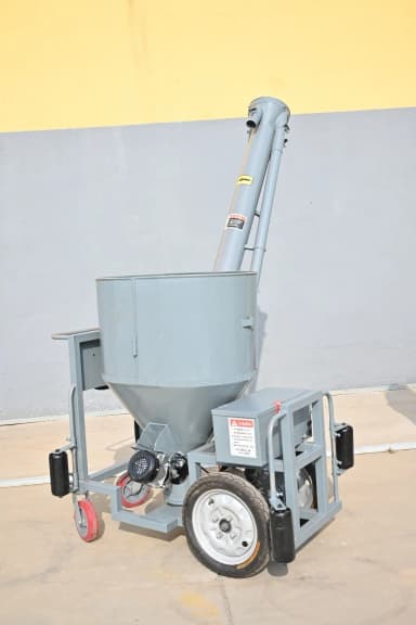 Poultry feeding equipment 